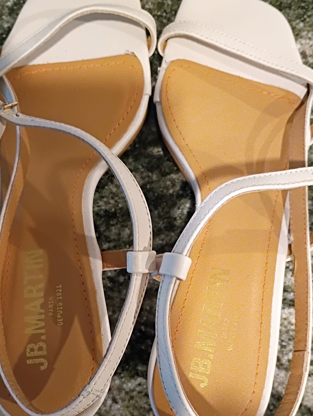 JB Martin Paris White Leather T-Strap Sandals